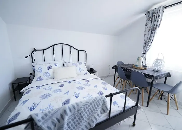 L\'Infini Sea View Apartments Zubovici